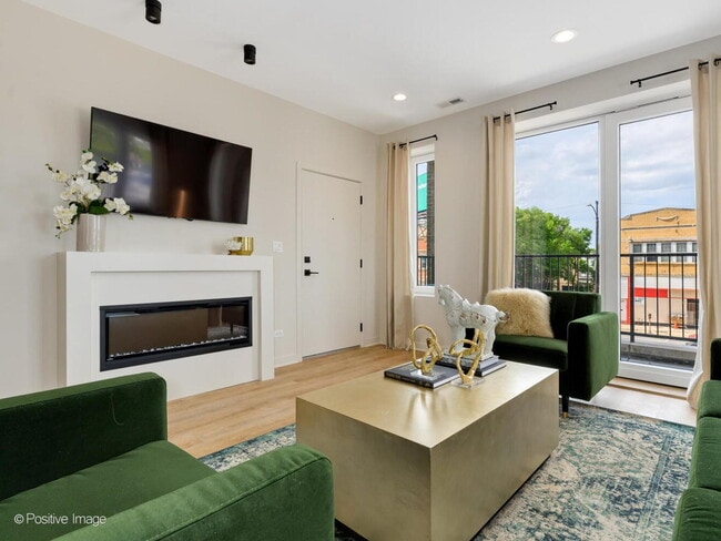 Building Photo - 6035 W North Ave