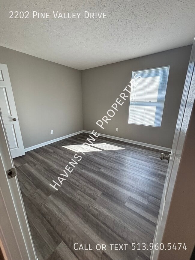 Building Photo - 2202 Pine Valley Dr