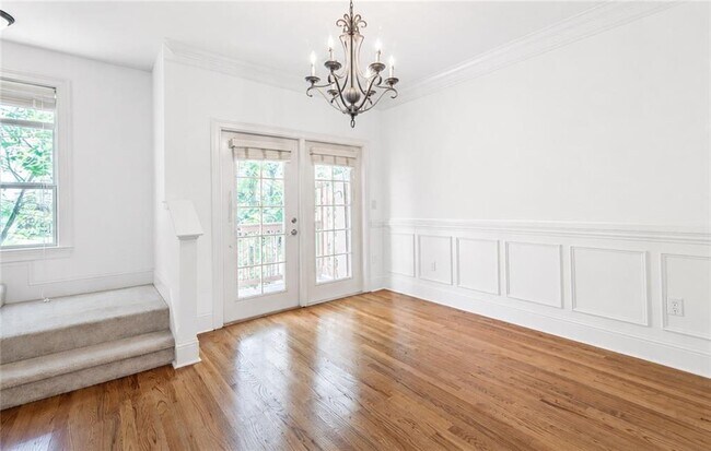 Building Photo - 5490 Glenridge Park NE