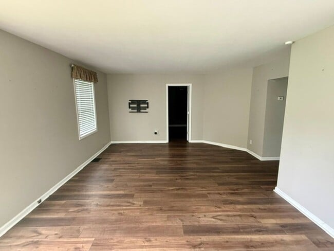 Building Photo - 3 bedroom 1.5 bathroom house