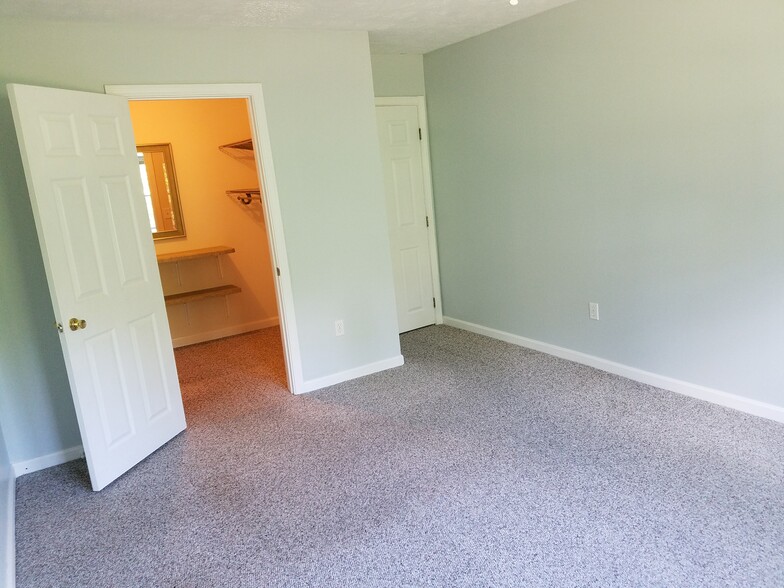 Bedroom 1 - 1901 Bodwell Rd