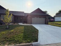 Building Photo - 1238 Bluegrass Rd