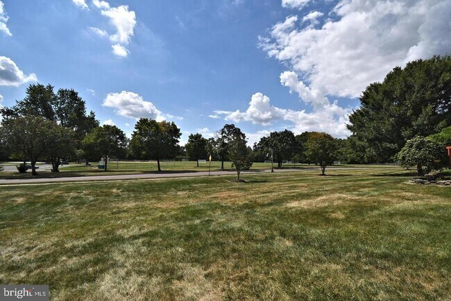 Building Photo - 201 Beacon Ct