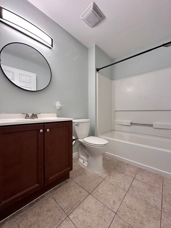 Building Photo - Spacious 2 Bed / 2 Bath Condo in Indian Lake – Ground Floor Unit