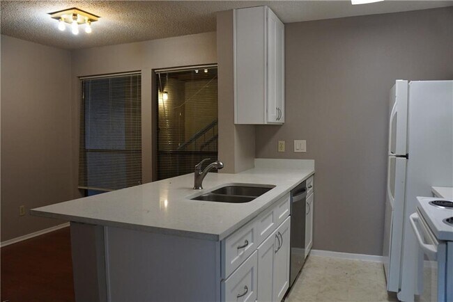 Building Photo - 3115 Helms St