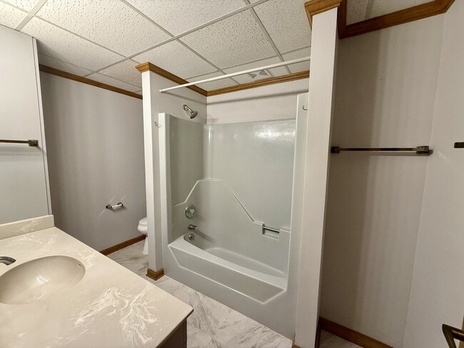 Building Photo - 5 Shadow Valley Dr