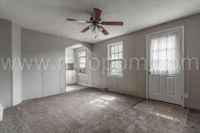 Building Photo - 2 Bedroom Home | Near Offutt Air Force Base
