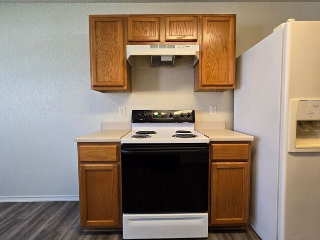 Building Photo - 3303 Driftwood Dr