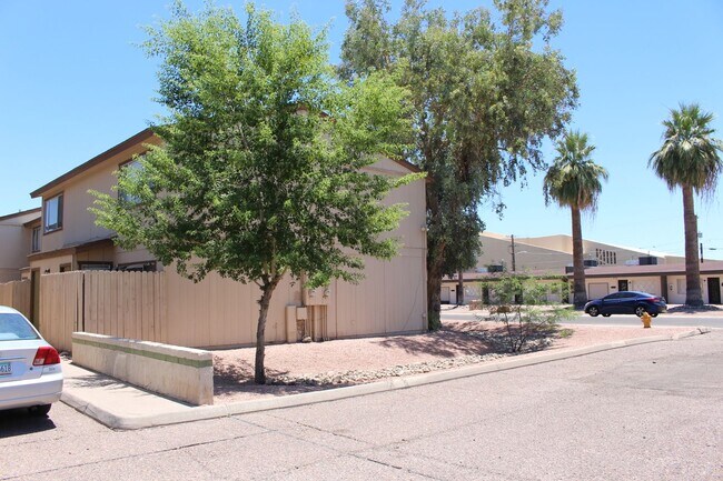 Building Photo - Scottsdale Condo