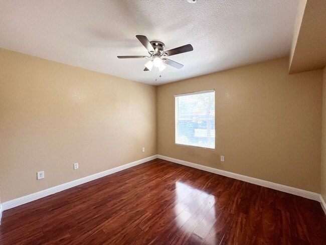 Building Photo - 5055 W Hacienda Ave