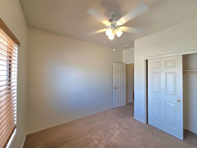 Building Photo - 609 W Rio Vista Ln