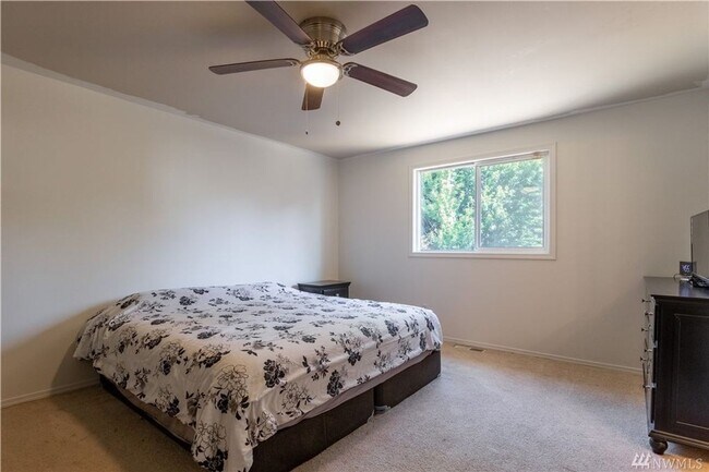 Building Photo - Spacious 3 Bed/2.75 Bath Home in Arlington...
