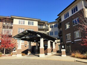 Building Photo - Spacious 2 Br/2Ba Condo w/1500 sq ft in Heart of St Louis Park! 2 Heated parking spots included!