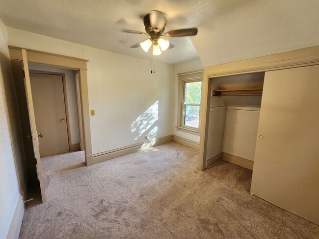 Building Photo - 907 S Walts Ave