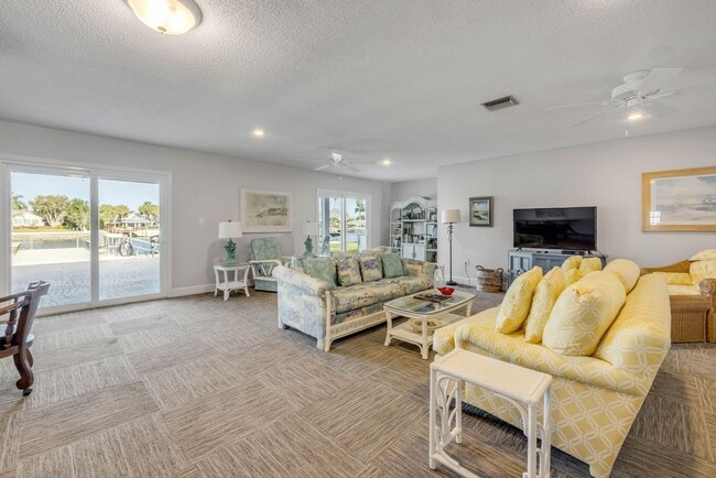 Building Photo - New Smyrna Fully Furnished 2BD/2BA Beach Condo in Waterfront Community!