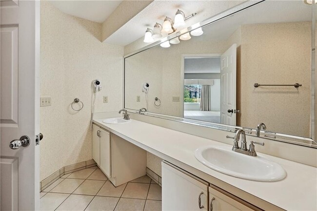 Building Photo - 286 Moss Oak Cir