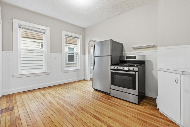 Building Photo - 35 Oakland St