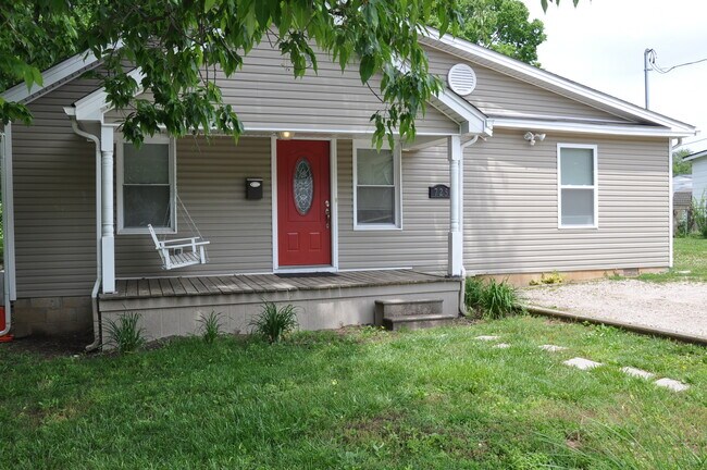 Building Photo - 725 Addison Ave