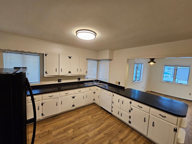 Building Photo - 616 N Washington St