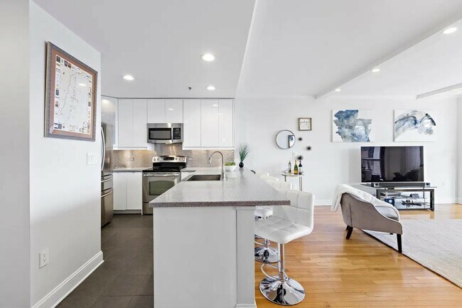 Building Photo - 415 Newark St.