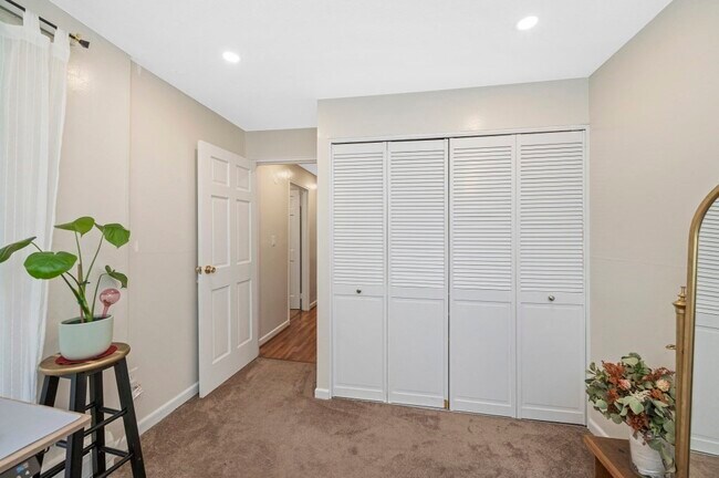 Building Photo - 144 Kenrick St