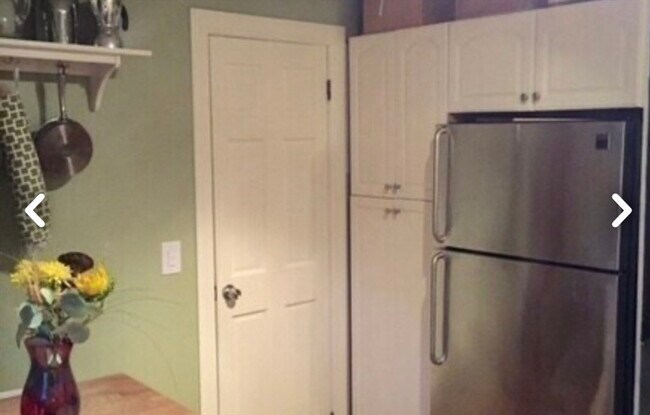 Building Photo - 143 W 8th St