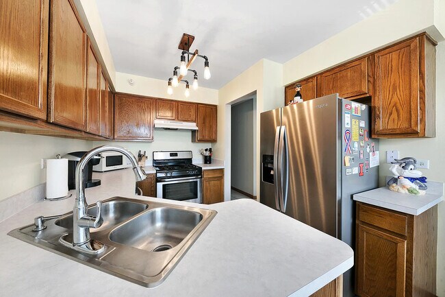 Building Photo - 2544 Dickens Dr
