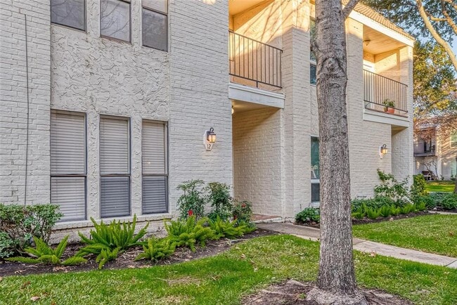 Building Photo - 1330 Augusta Dr