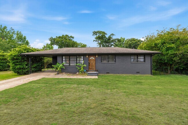 Building Photo - Updated 3 Bedroom Ranch! **APPLICATION FEE WAIVED** Call for details.
