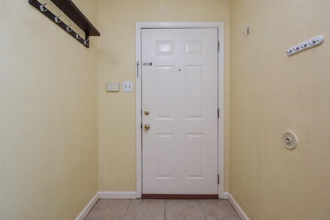 Building Photo - 10555 Turtlewood Ct