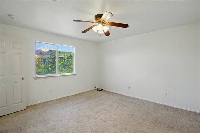 Building Photo - 508 Crater Lake Dr