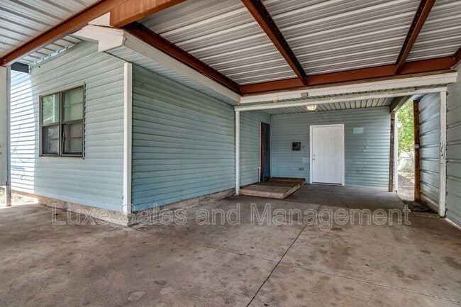 Building Photo - 1005 SW 63rd St