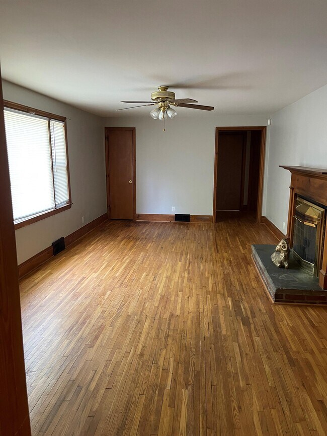 Building Photo - 3908 Yarbrough Ave