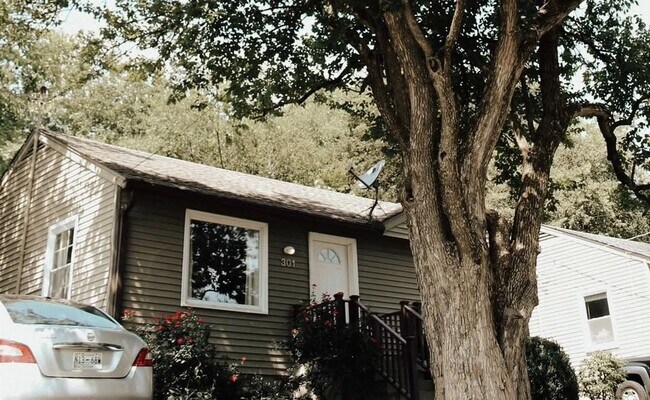 Building Photo - 301 Chamberlin St