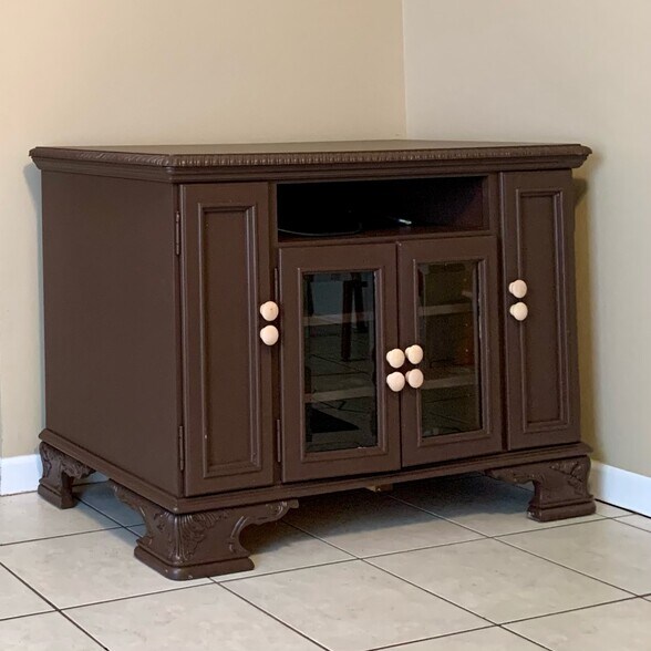 Media Console - 423 N Donahue Dr