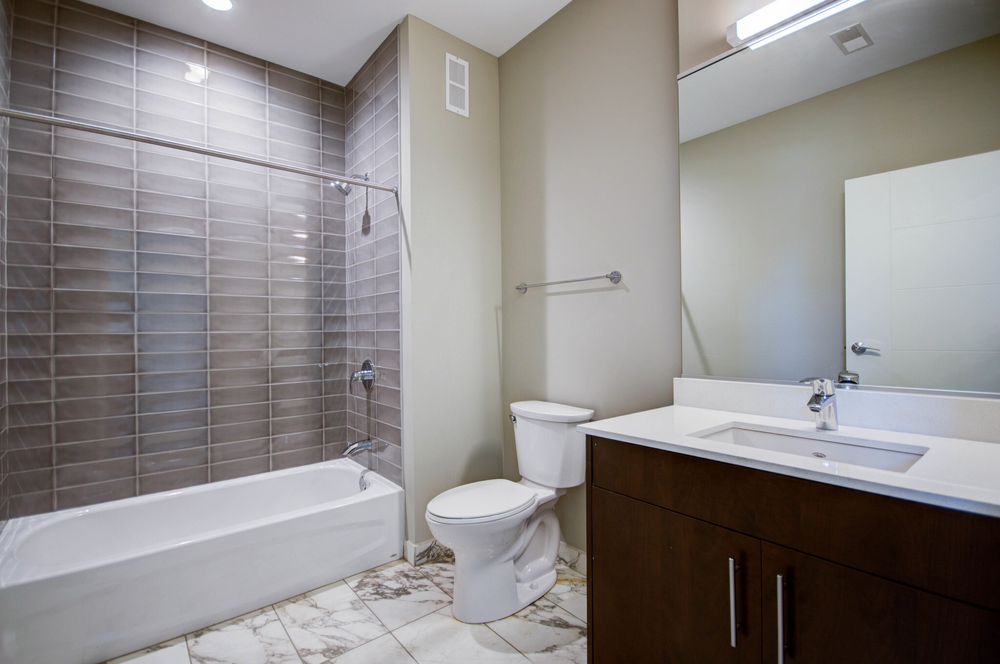 Building Photo - 851 W Grand Ave