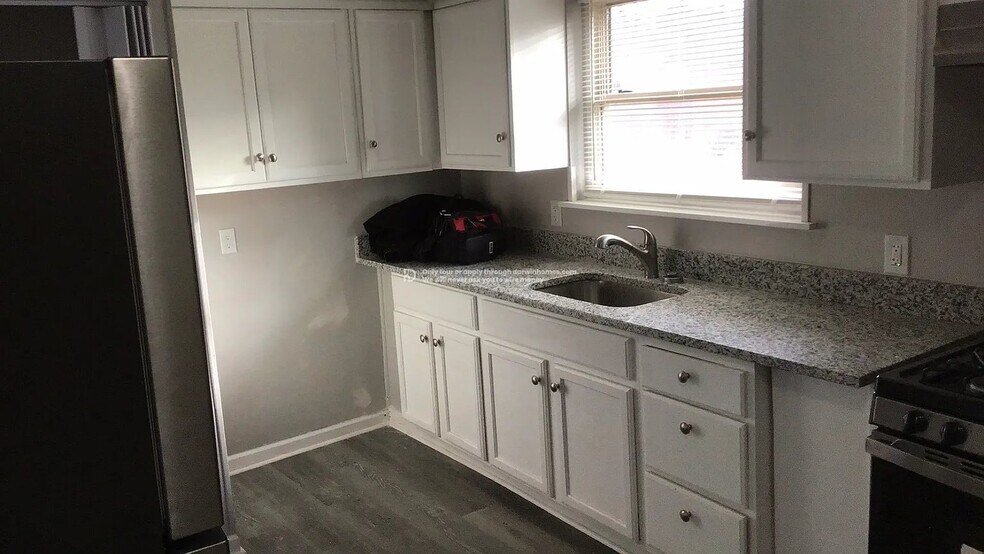 Building Photo - 1533 S 32nd St