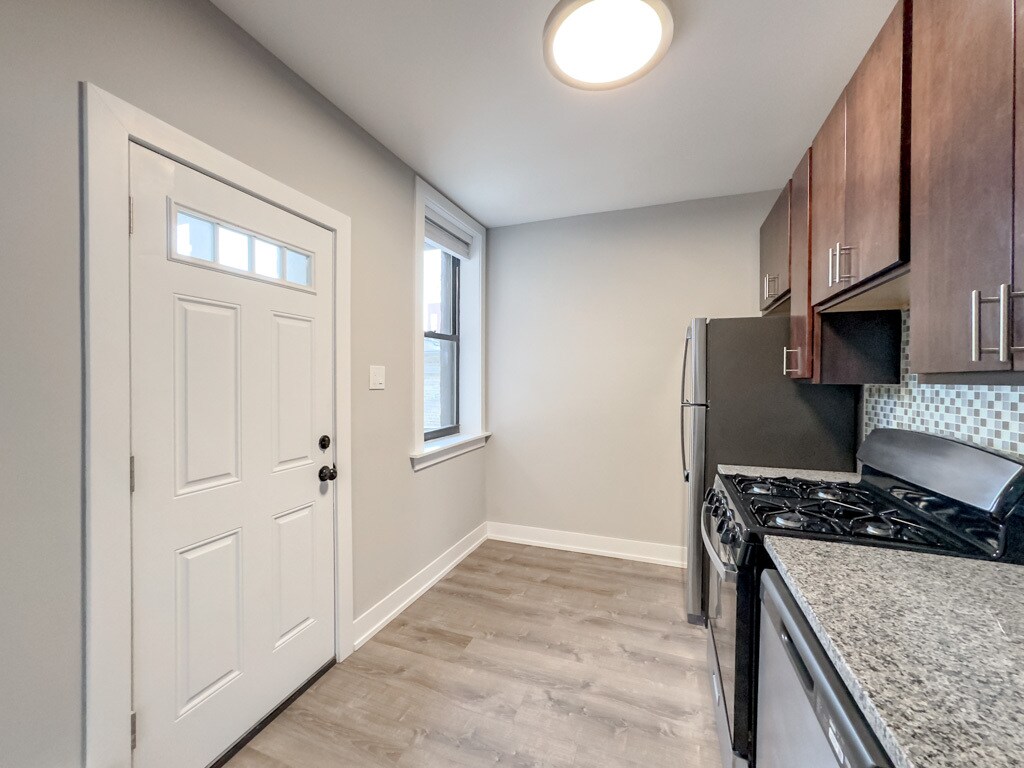 Building Photo - 4411 N Wolcott Ave