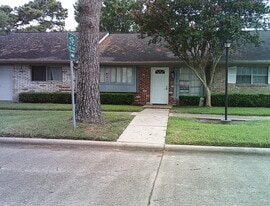 Building Photo - 1102 W Tri Oaks Ln