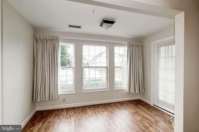 Building Photo - 8303 Bluebird Way