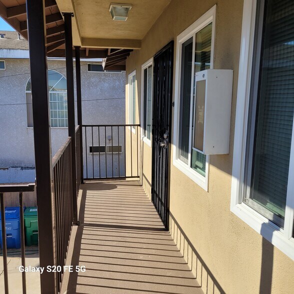 Balcony - 935 Freeman Ave