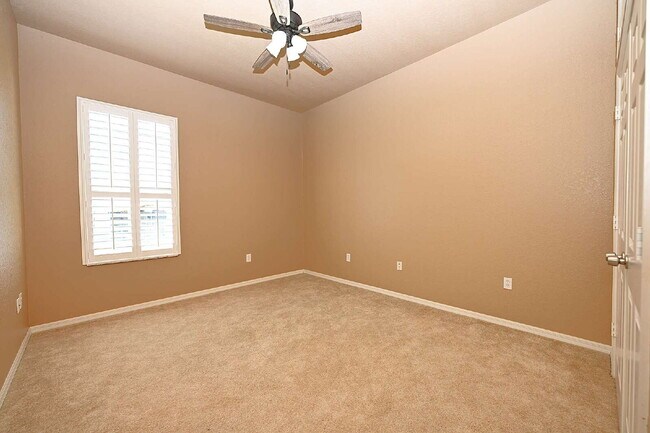 Building Photo - 2618 High Ridge Dr