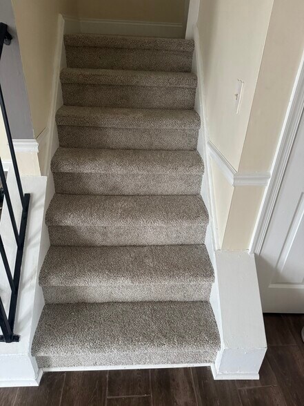 Building Photo - 39 Canis Ct