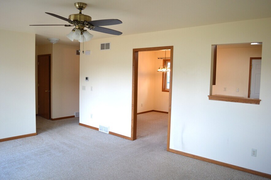 Building Photo - 1121 Union Rd