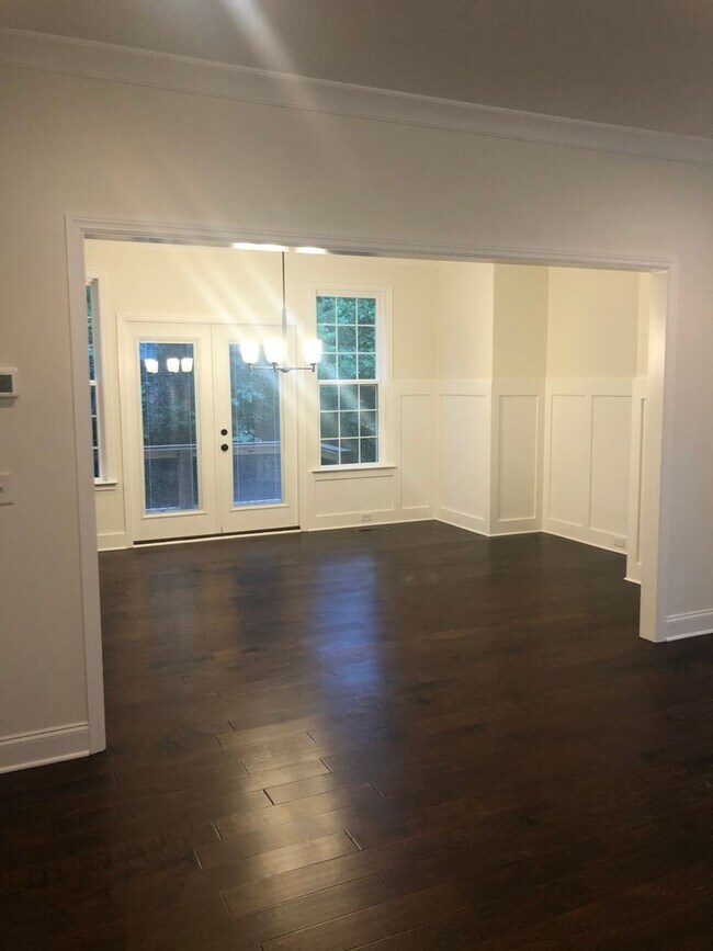 Building Photo - 3 Bedrooms + 2.5 Bath Renatal in East Brainerd