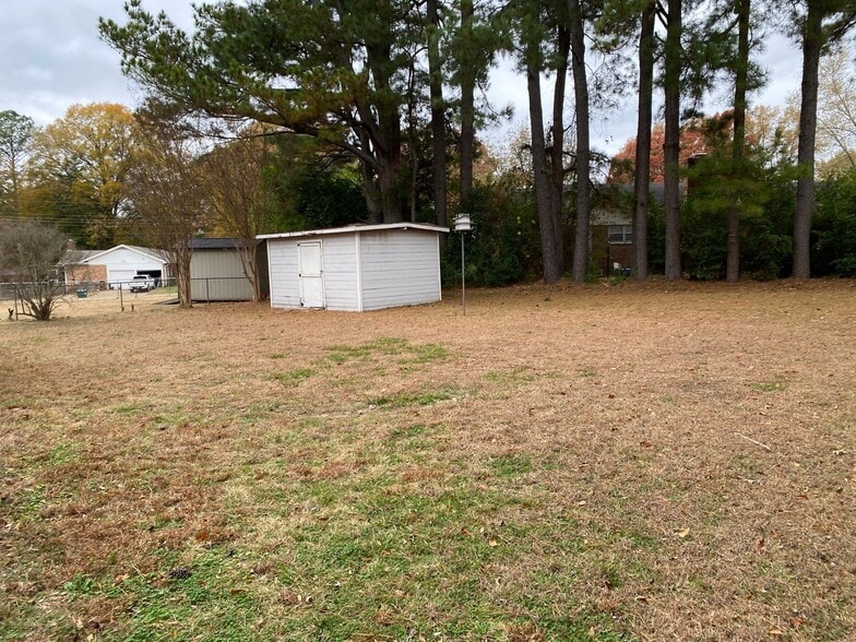 Building Photo - 135 Ayers Dr