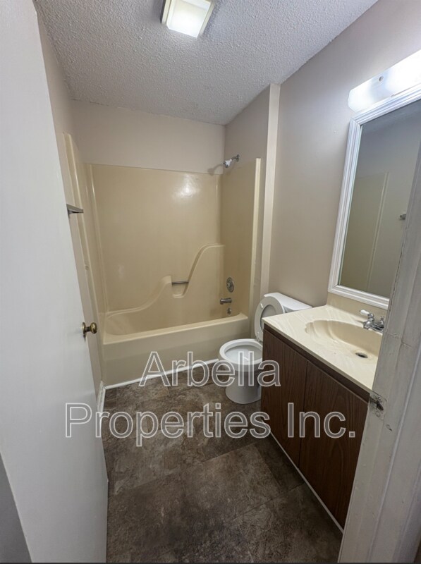 Building Photo - 103 Beech St