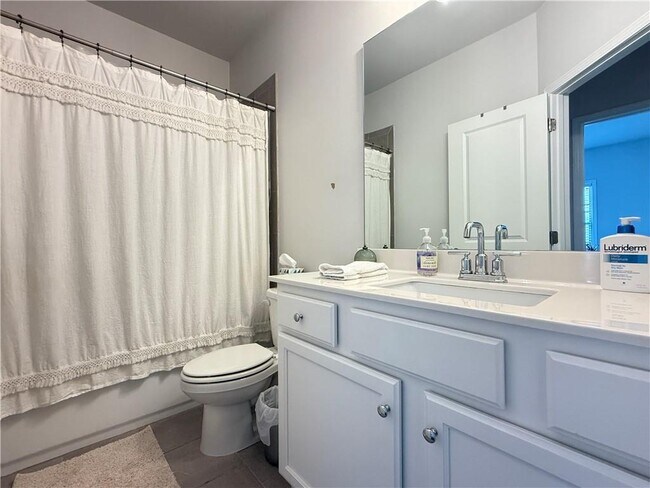 Building Photo - 2520 Great Silver Fir Aly