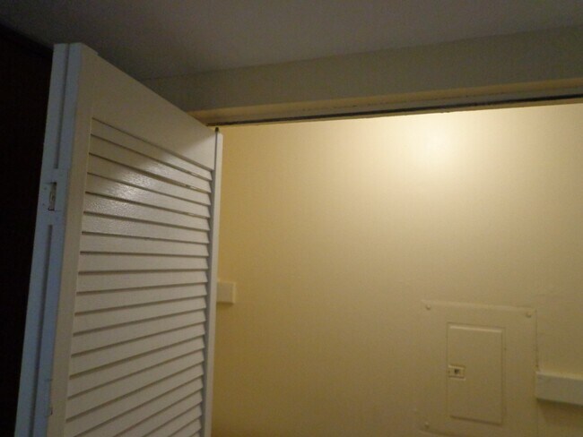 Building Photo - Charming condo 2 Bedrooms and 1 Bathroom In Sunrise, FL