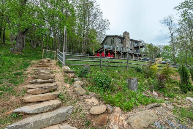 Building Photo - 36 Randall Dr